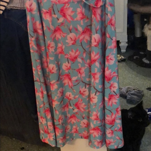 Beautiful floral dress - Picture 2 of 3